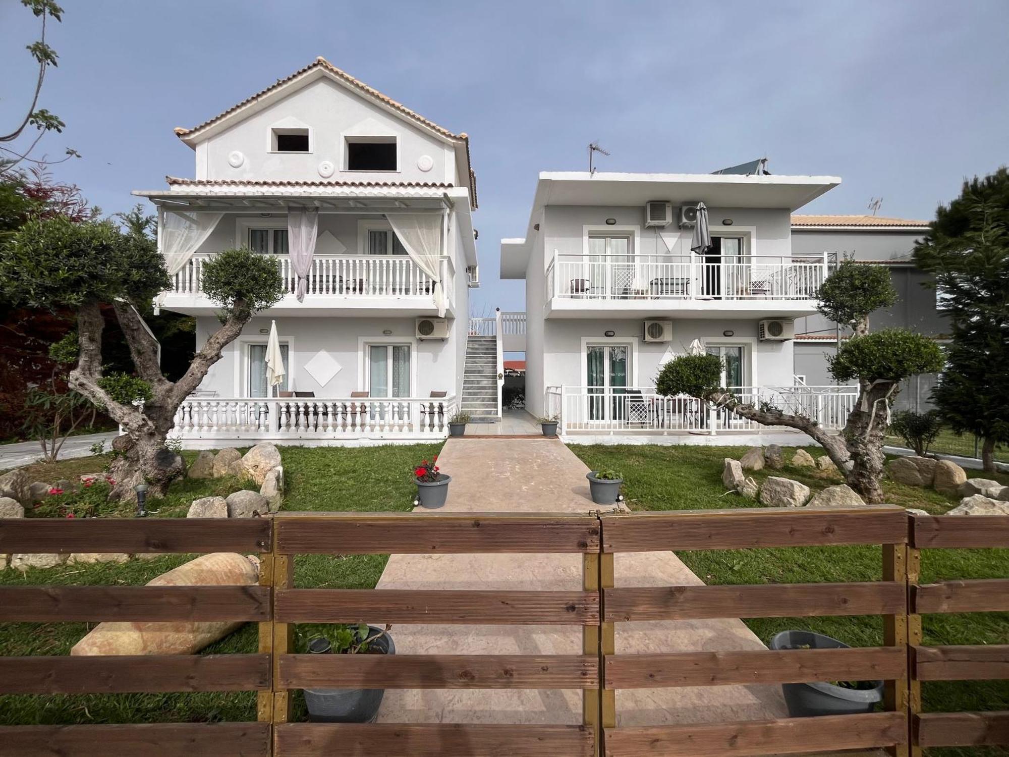 Villa Antonis Deluxe Apartments Amoudi Exteriör bild