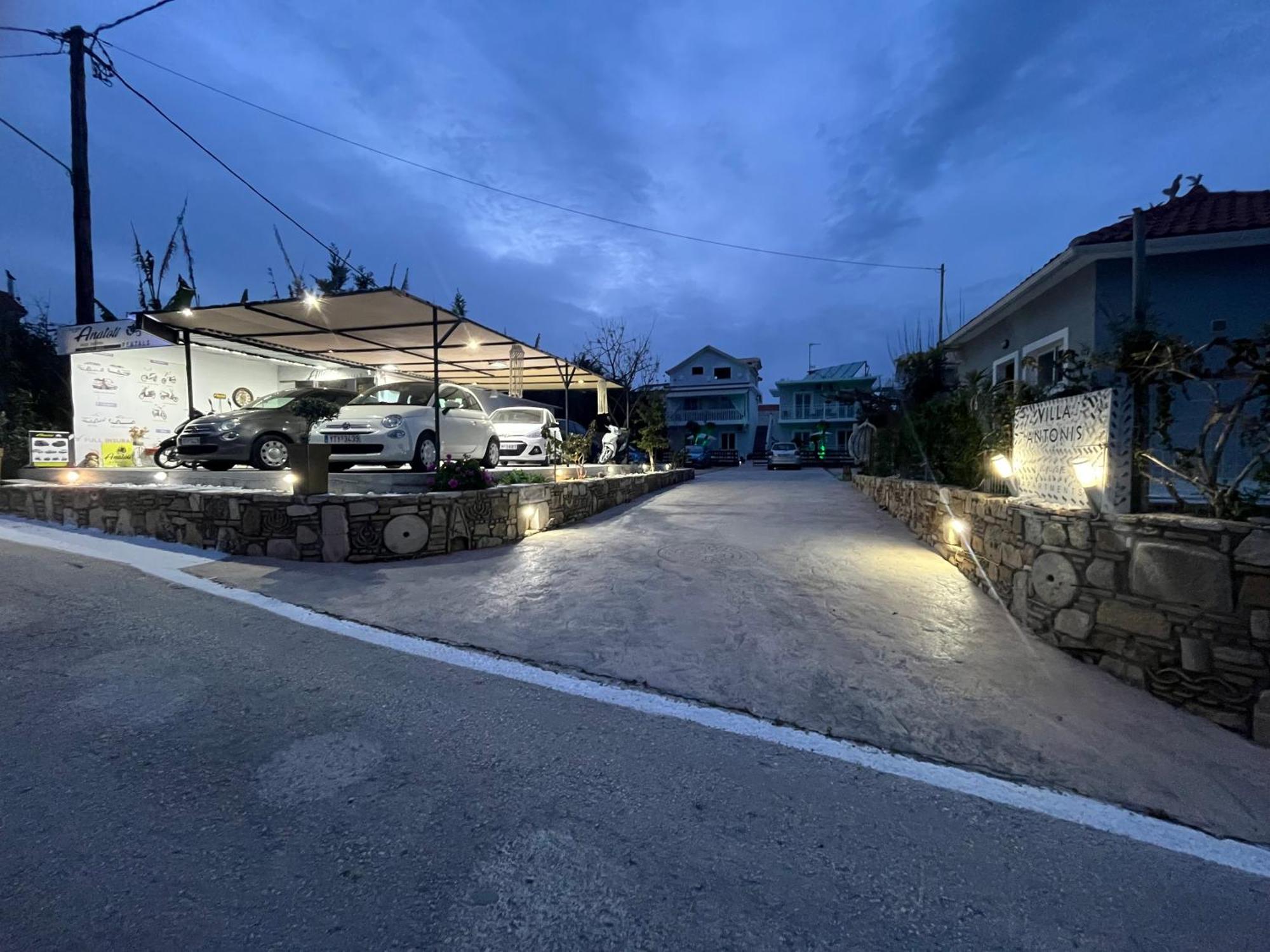 Villa Antonis Deluxe Apartments Amoudi Exteriör bild