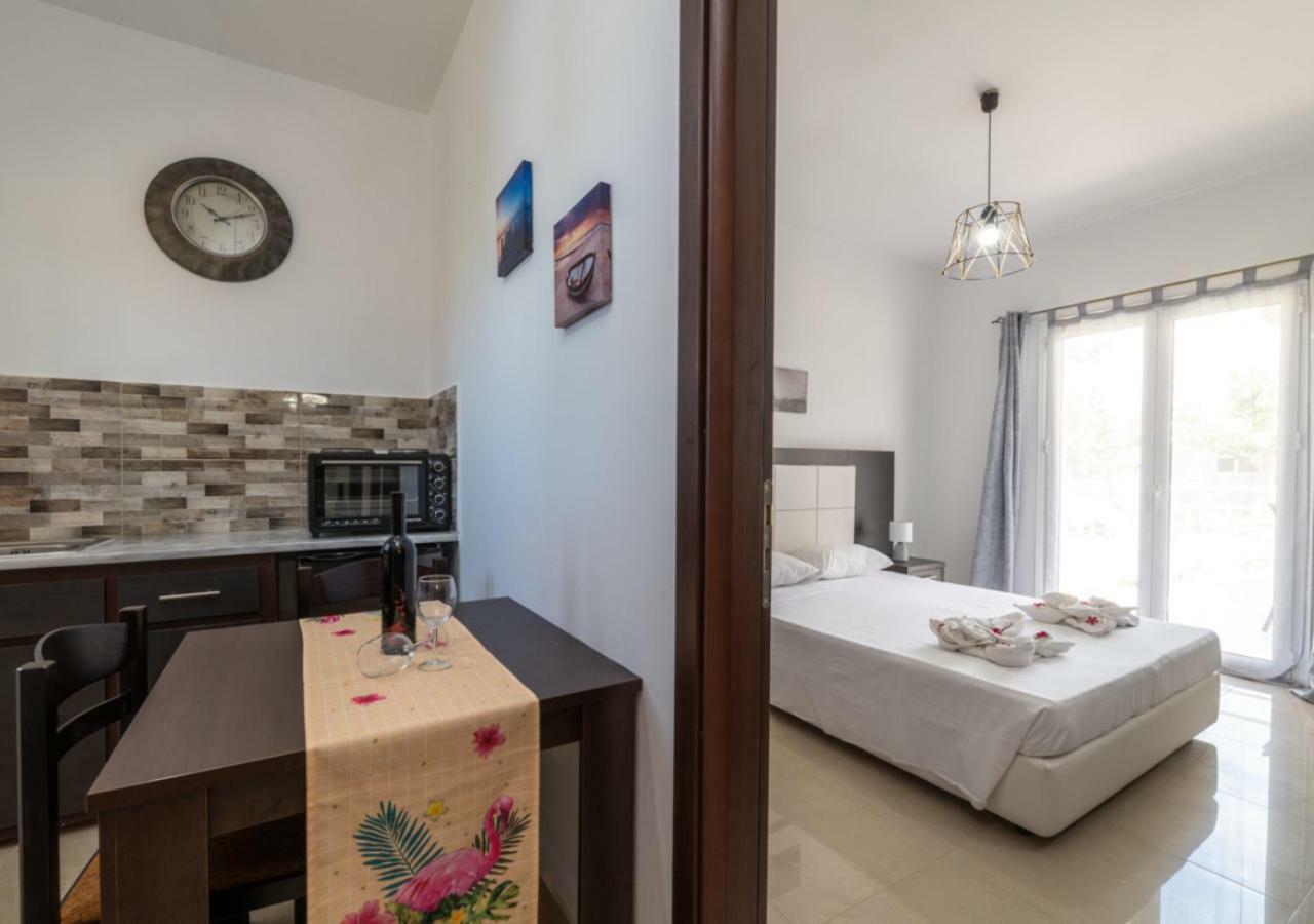 Villa Antonis Deluxe Apartments Amoudi Exteriör bild