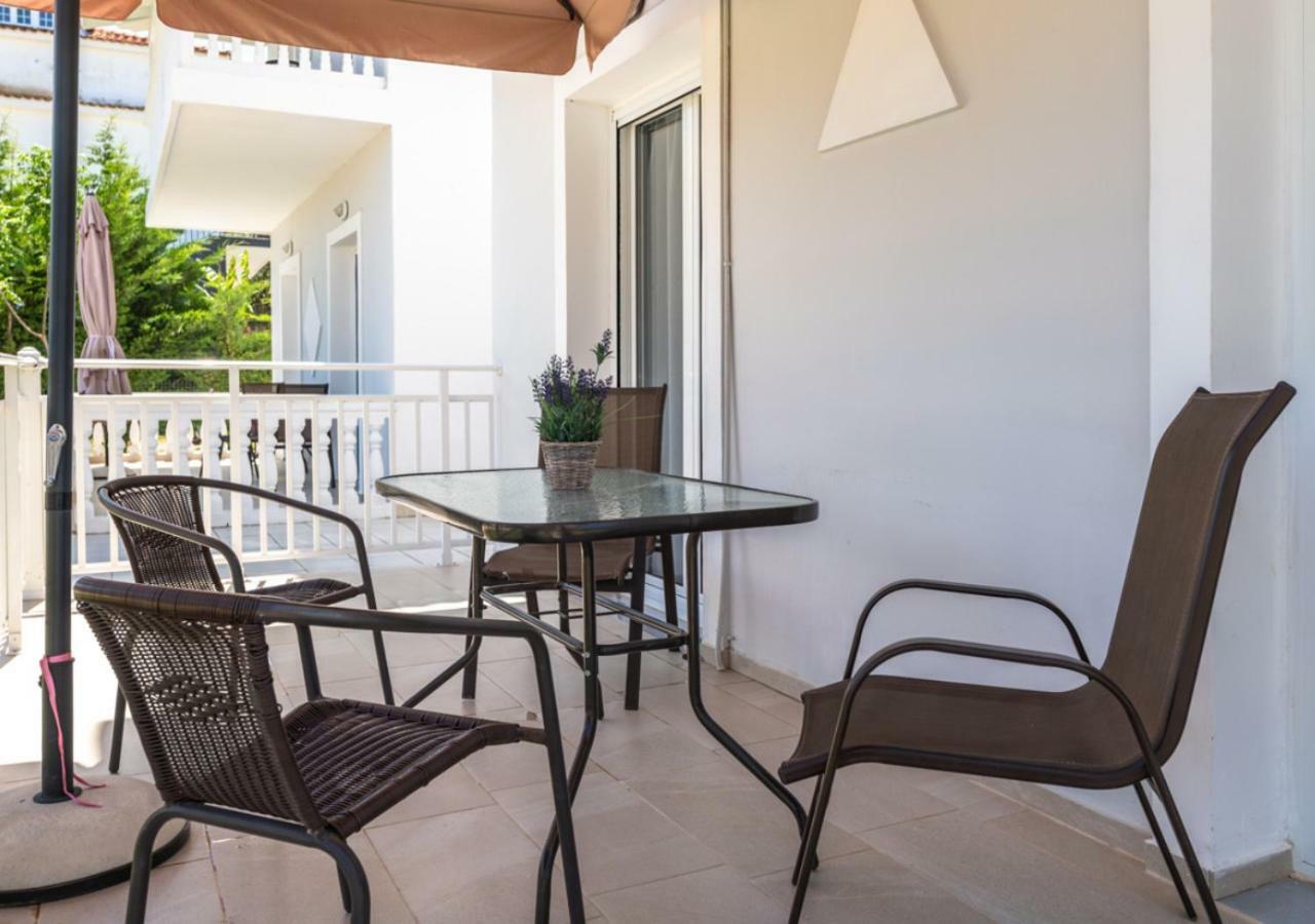 Villa Antonis Deluxe Apartments Amoudi Exteriör bild