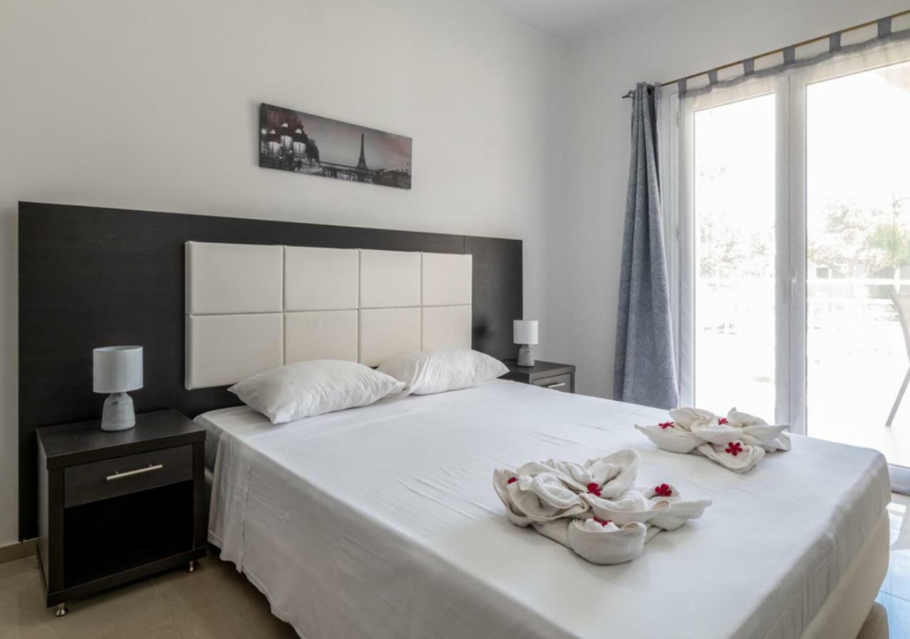 Villa Antonis Deluxe Apartments Amoudi Exteriör bild