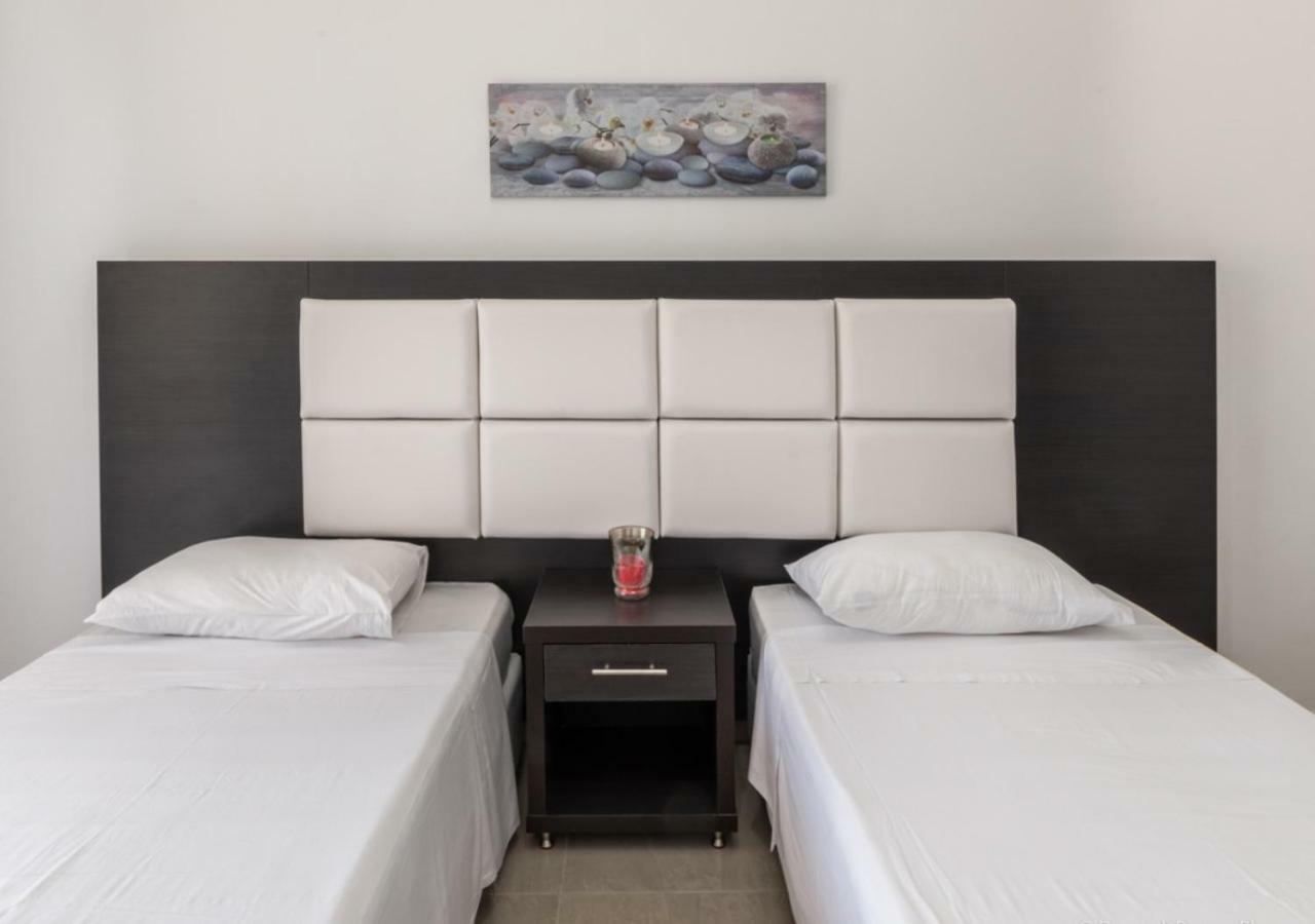 Villa Antonis Deluxe Apartments Amoudi Exteriör bild
